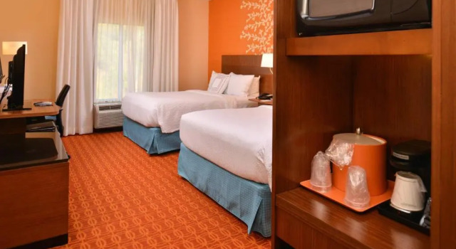 Четырёхместный номер Standard Fairfield Inn and Suites by Marriott Calhoun