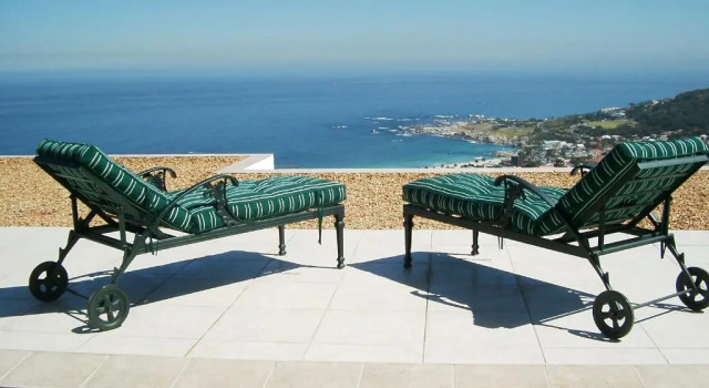 Апартаменты Camps Bay Villa