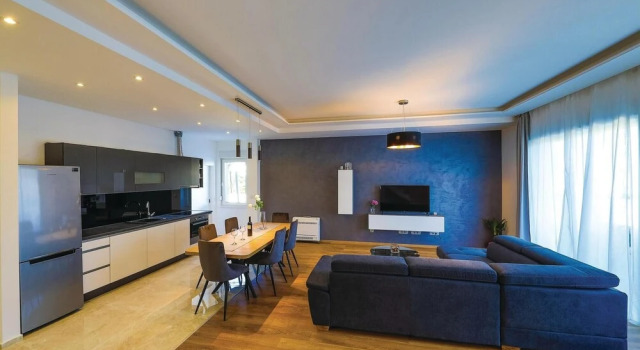 Nice Home in Kastel Luksic With 5 Bedrooms, Wifi and Outdoor Swimming Pool, Забронировать Отель Отели Каштел-Лукшич 3 звезды, 3*