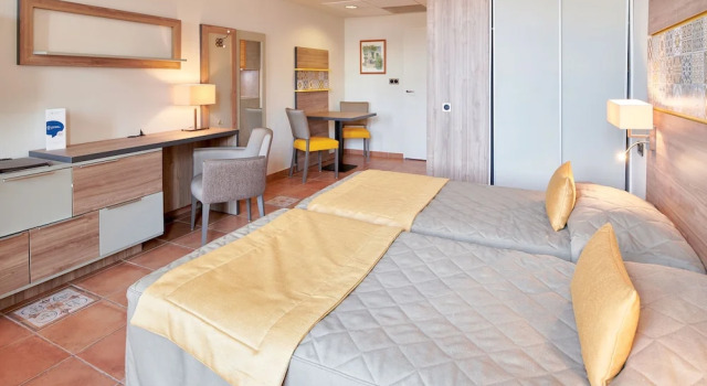 Апартаменты рядом с пляжем Residence Vacances Bleues le Mediterranée