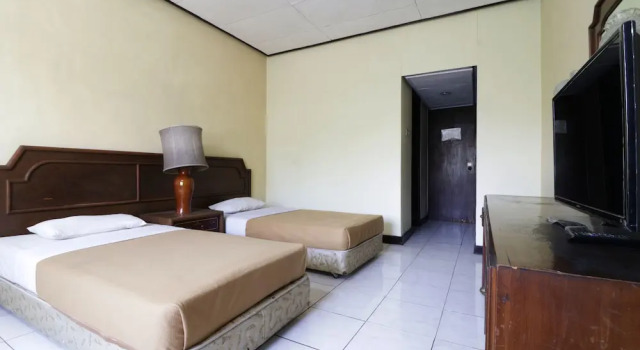 Camera Standard Istana Hotel Bandung Mitra RedDoorz