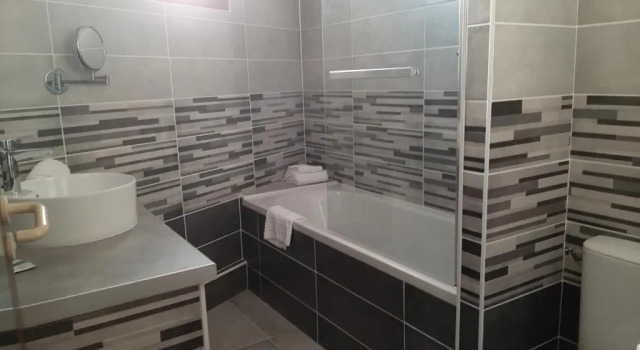 Трёхместный номер Standard Sure Hotel by Best Western Saintes