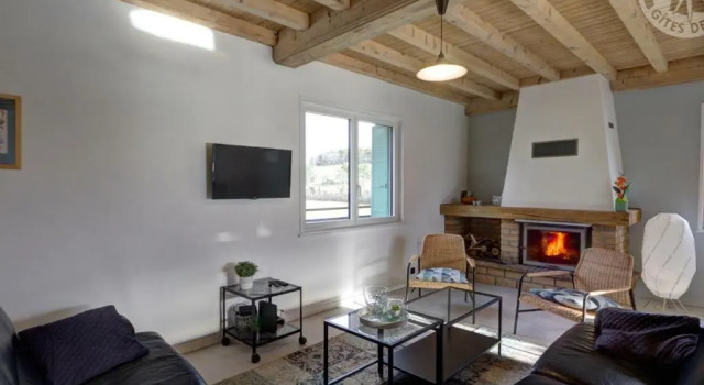 Gîte spacieux, 4 chambres, cheminée, jardin clos, proche Saint-Just-Saint-Rambert - FR-1-496-195, 预订 酒店 圣瑞斯圣朗贝尔 罗纳-阿尔卑斯大区