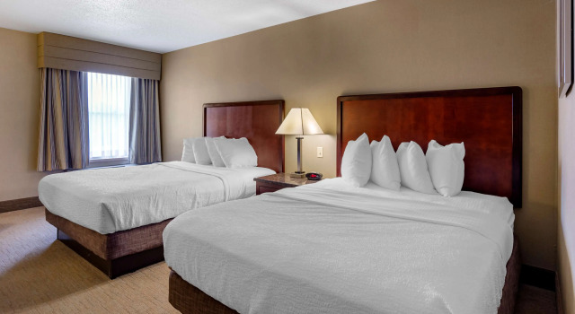 Четырёхместный номер Standard с балконом Best Western Plus Inn at Hunt Ridge