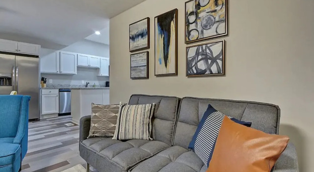 Коттедж Spacious 6BR/3BA House w/ Parking! Sleeps 20!
