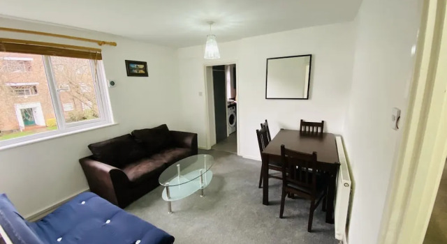 Nice 3-Bed Apartment Close to Heathrow, Varaa Huoneisto Asunnot kohteessa Merseyside, Huoneisto