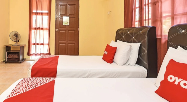 Oyo 90640 D'village River & Cafe Chalet, Boek Chalet Kuala Tahan Pahang