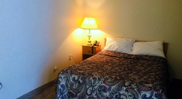 North Adventure Inn, Varaa Hotelli Cochrane Ontario