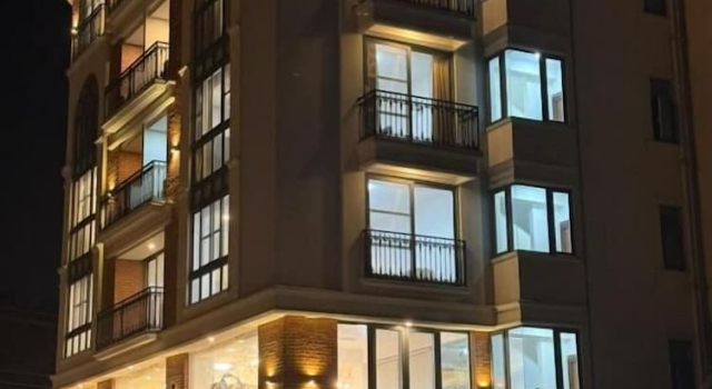 Полулюкс Luminous Apartments & Suites