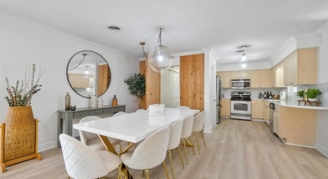 Chic Coastal - Heated Pool, Near Everything!