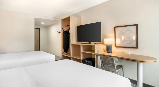 Четырёхместный номер Standard Spark By Hilton Roanoke Airport