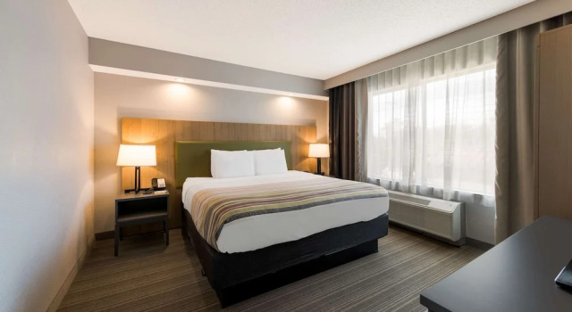 Люкс c 1 комнатой Country Inn & Suites by Radisson, Wichita East, KS