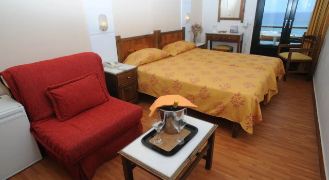 Трёхместный номер Standard с балконом и с видом на гавань Hotel Coronis