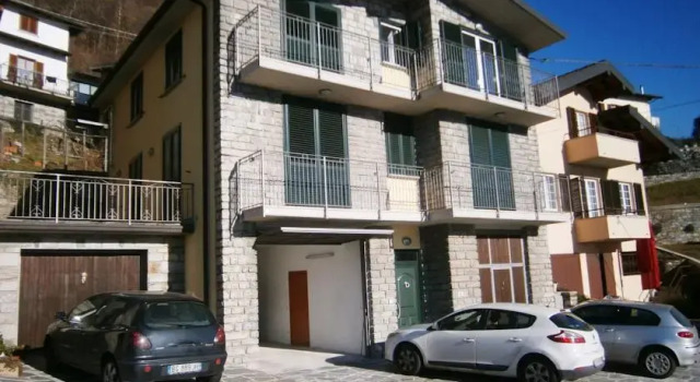 Casa Merlo, Varaa Hotelli Montemezzo Lombardia