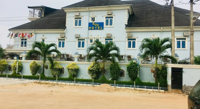 Euc Demodern Hotel & Suites, Rezervovat Hotel Hotely v Badagry s parkováním, Parkování