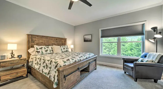 Striking Waynesville Home w/ Mtn Views & Deck, Boek Vakantiehuis Waynesville Appalachian Mountains