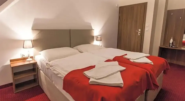 Gawra, Boek Hotel Kępno 