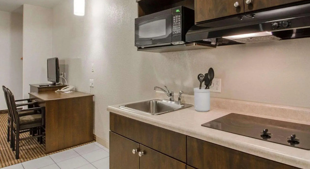 Двухместный люкс Travelodge Suites by Wyndham Estevan