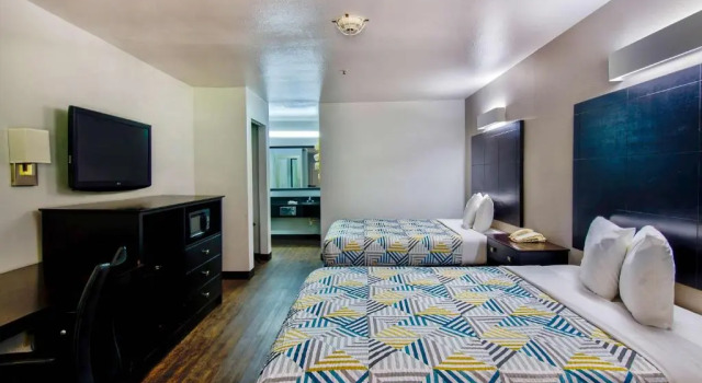 Четырёхместный номер Standard Motel 6-Arlington, TX