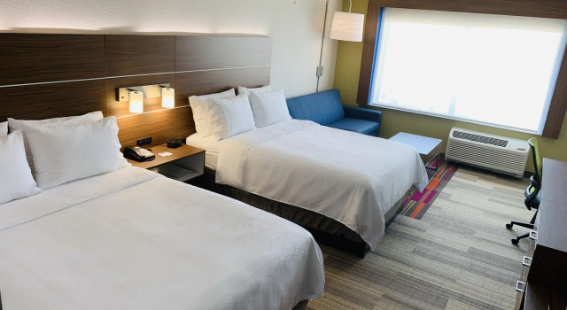 Четырёхместный люкс Holiday Inn Express & Suites Moore by IHG