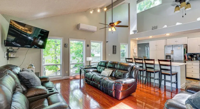 Коттедж Private Dock + Lake View: Spacious Ozarks Retreat