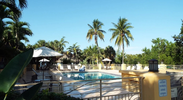 Четырёхместный номер Standard с красивым видом из окна Hampton Inn Key Largo