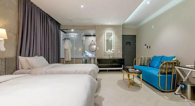 Четырёхместный люкс Air Sky Hotel