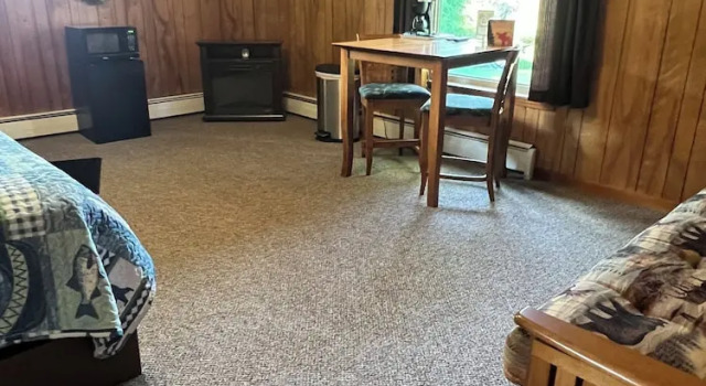 Номер Standard с видом на реку Red Moose Lodge