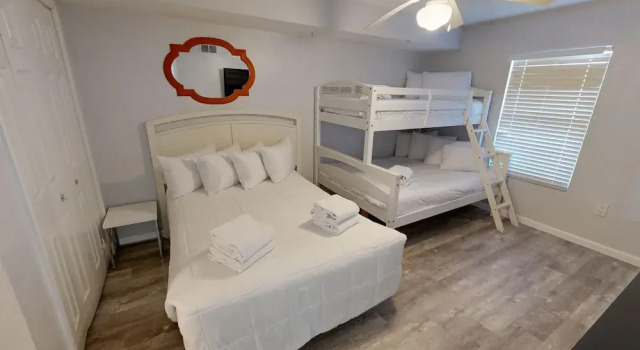 Gulf Dunes 102 3 Bedroom Condo by RedAwning, Забронировать Отель Отели Форт-Уолтон-Бич с парковкой, рядом с Пирс на острове Окалооса, Парковка