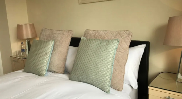 Queens Road Rental - Winchester Accommodation, Забронировать Отель Винчестер Хэмпшир, рядом с Royal Hampshire County Hospital