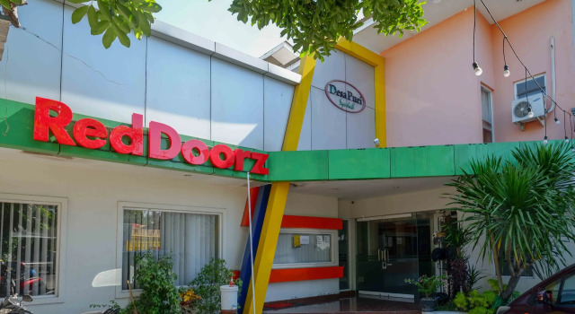 RedDoorz Syariah near Museum Wayang Kekayon, Book Hotel Hoteller i Banguntapan med parkering, Parkering