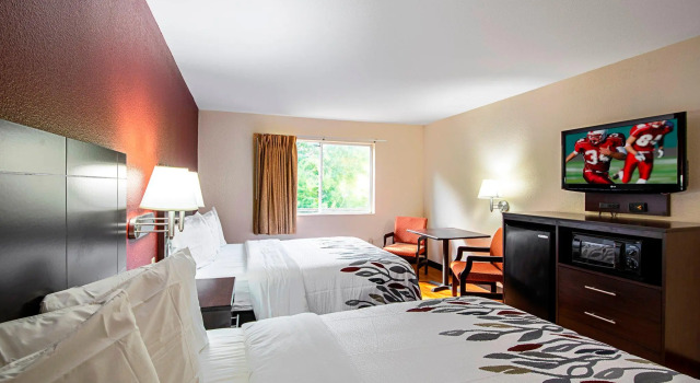 Шестиместный номер Deluxe Red Roof Inn San Marcos