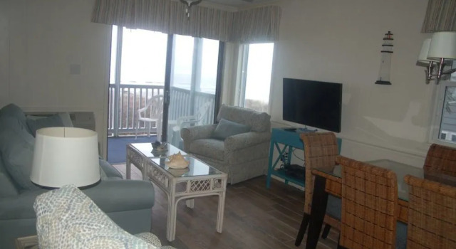 Palmwood Villas, Unit 101 - 2 Br Condo