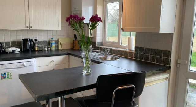 Коттедж 3 Bedroom House For Contractors By Beds Away Short Lets & Serviced Accommodation Oxford With Free Parking for 2 Cars