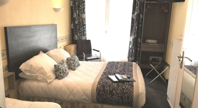 Трёхместный номер Standard с балконом Hotel des Cayrons