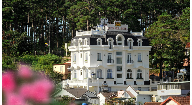 Кровать в общем номере N'Queen Villa