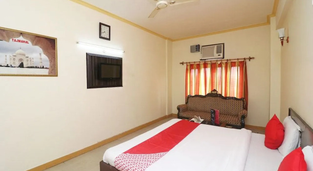 OYO 24951 Vaibhav Palace