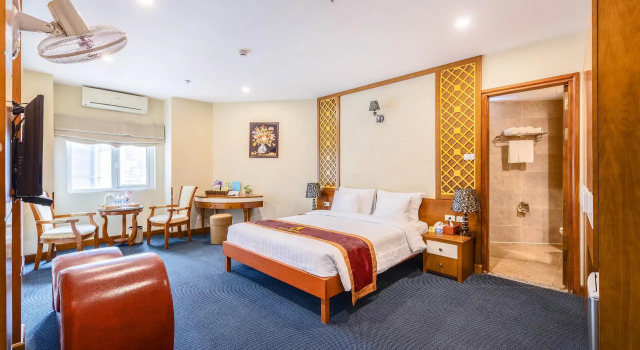 Номер Deluxe A25 Premium Hotel - 23 Quán Thánh
