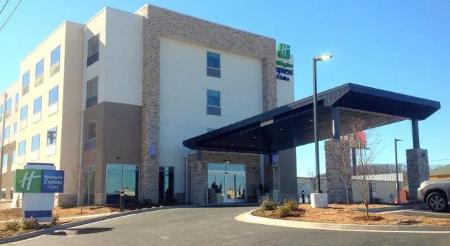 Кровать в общем номере Holiday Inn Express and Suites Tahlequah by IHG