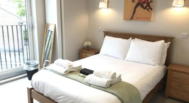 Signet Apartments - Carlyle House