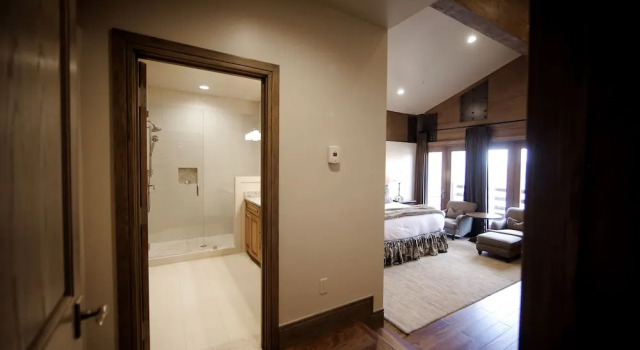 Deer Valley Two Bedroom Loft Suite with Easy Access to all Park City has to Offer 2 Condo by RedAwning, Book Hotel Hoteller i Mound City med parkering, Parkering