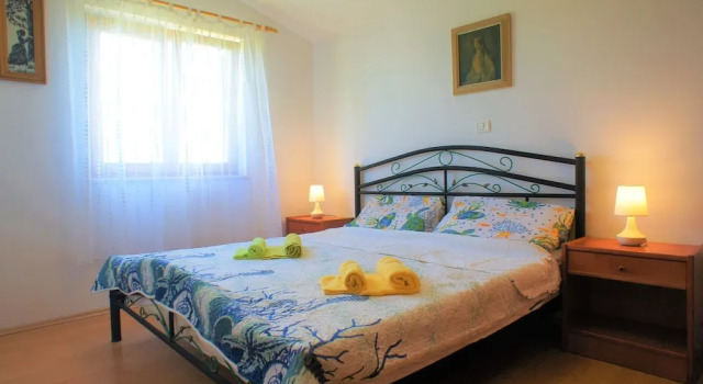 Charming Holiday Home in Pula With Fenced Garden, Rezerwuj Hotel Valbonasa Istria