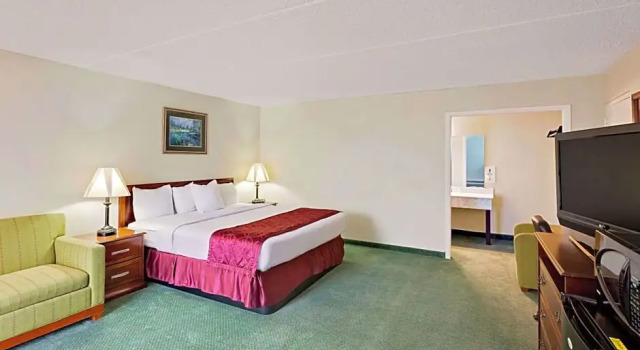 Люкс Days Inn by Wyndham Bay City