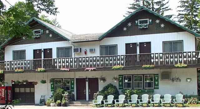 Crystal Brook Resort & Mountain Brauhaus, Boek Resort Hotels in Cairo met parkeren, Parkeren