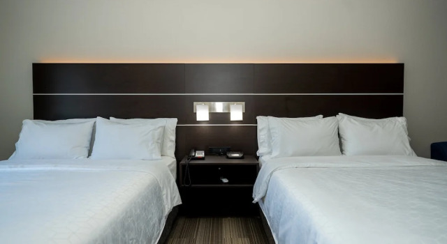 Четырёхместный люкс Holiday Inn Express & Suites Deer Park by IHG
