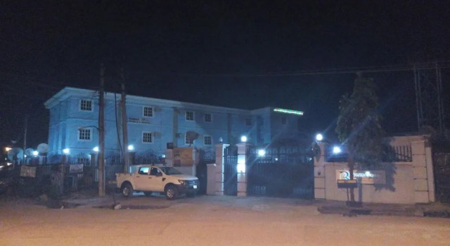 Roneks Royal Hotel & Suites, Book Hotel Ikeja 