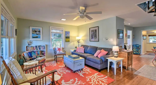 Classic Chesapeake Beachside Cottage w/ Porch!