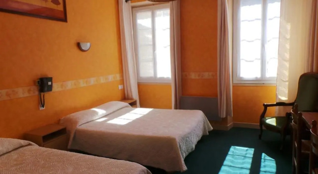 Четырёхместный номер Standard Hotel du Lion dOr