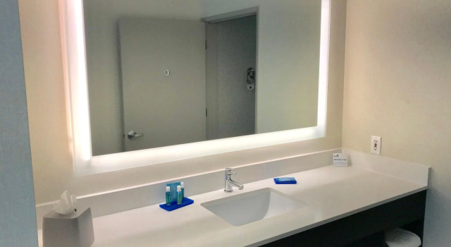 Двухместный люкс Holiday Inn Express & Suites Tracy by IHG