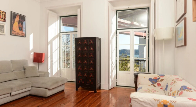 Bright Apartment with River View